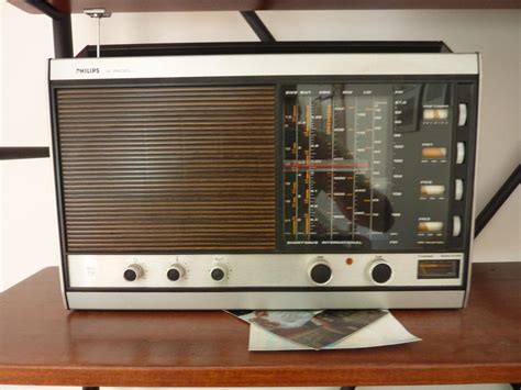 1970s Vintage Philips Shortwave Portable Transistor Radio Hurricane Ic