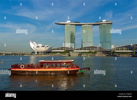 The attractions of Marina Bay in Singapore, including the Marina Bay ...