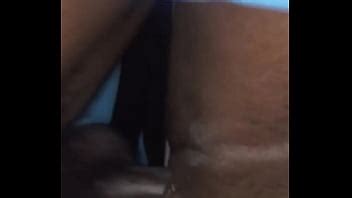 El coño calvo no puede soportar la polla curva XVIDEOS