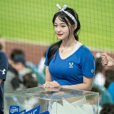 Kh Th N Hot Girl Ho T N O Vi N Quy N R Xinh P T I M C Li N T C Nh N Ph I Tin Nh N Qu Y R I