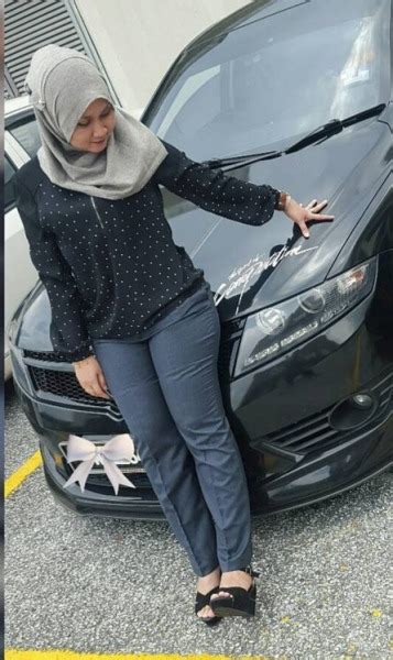Milf Bertudung Tumblr Tumbex