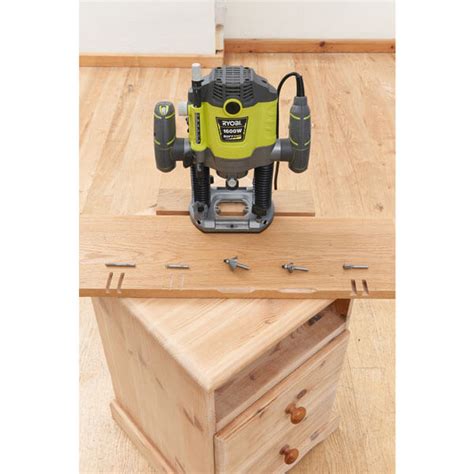 Ryobi 1600 W OBERFRÄSE RRT1600-K | Werkzeug1x1.de