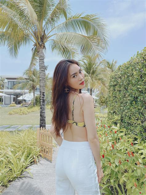 Ninh D Ng Lan Ng C Di N Bikini Khoe Body N Ng H N Ng Y H Ai Ng L T Xu Ng I Ch N T Ngang