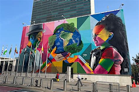 L Artiste Eduardo Kobra Signe Une Nouvelle Fresque New York Cnewyork