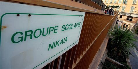 Nice une femme attaquée au couteau devant une école