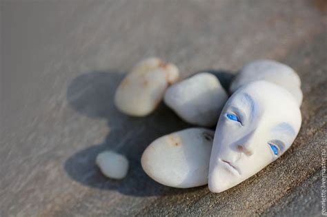 Брошь 'ЛуноЛик' | Polymer clay, Convenience store products, Clay