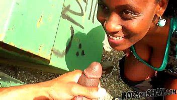 EBONY WIFE GIVES BLOWJOB PLEASURE IN CAR XVIDEOS