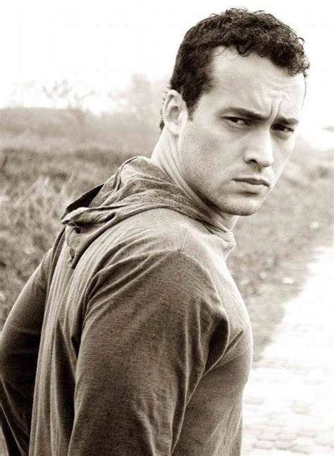 Rodrigo Andrade Gay De Insensato Volta Como Vil O Em Gabriela Patr Cia Kogut O Globo