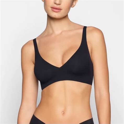 Skims Intimates Sleepwear Nwt Skims Naked Plunge Bra In Onyx Poshmark