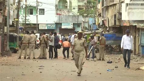 Stone Pelting On Ram Navami Procession Gujarat Gujarat वड़ोदरा में