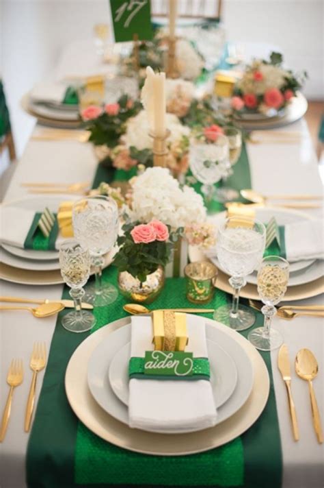 10 Stunning Tablescapes in Green and Gold