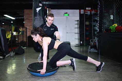 Sự thay đổi ngỡ ngàng sau 5 năm của hot girl Thủy Top