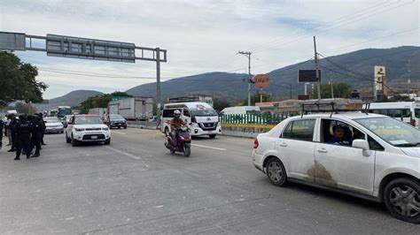 Disuaden Polic As Bloqueo De Unipeg En La Autopista En Chilpancingo