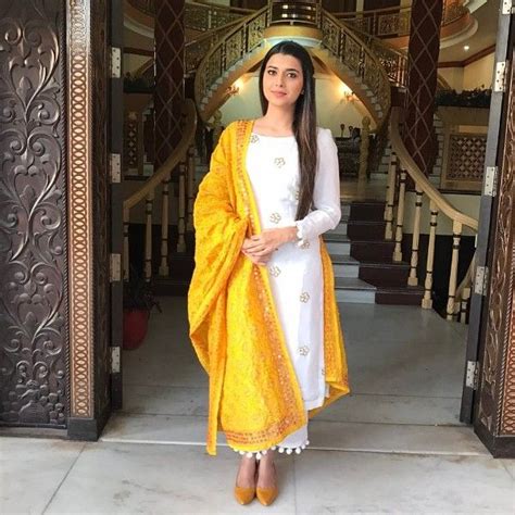 Nimrat Khaira Age, Boyfriend, Family, Biography & More » StarsUnfolded