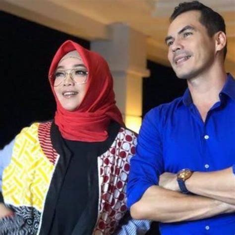 Artis Unggah Foto Bersama Rina Gunawan Semuanya Bersaksi Mendiang