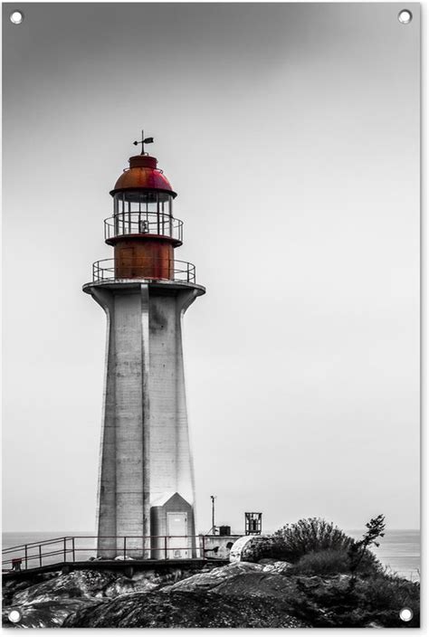 Tuinposters Buiten Zwart Wit Foto Van Een Vuurtoren In Het Westen Van