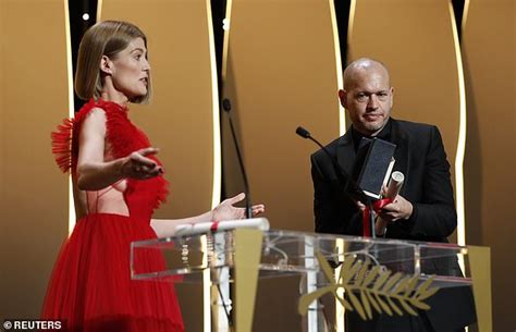Rosamund Pike Flashes A Hint Of Side Boob In A Scarlet Tulle Gown At