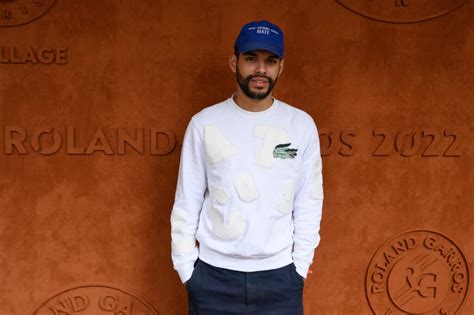 Sami Outalbali Que Devient Le Beau Gosse Fran Ais De Sex Education Public