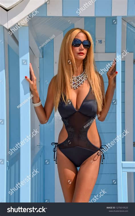Sexy Blonde Model Black Bikini Stock Photo 1275019525 Shutterstock