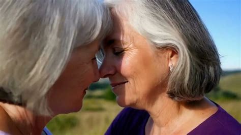 Natural Older Women Over 50 Kissing Lesbian Kissing Yandex Video aramada çevrimiçi izle