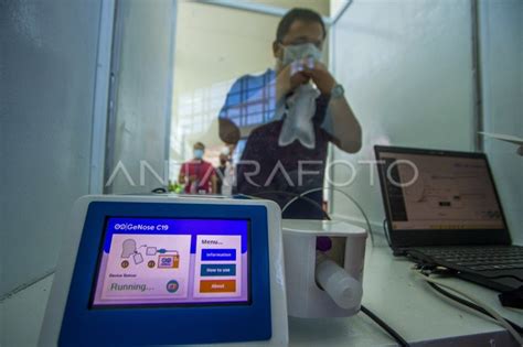 Simulasi Layanan Genose C Di Bandara Syamsudin Noor Antara Foto