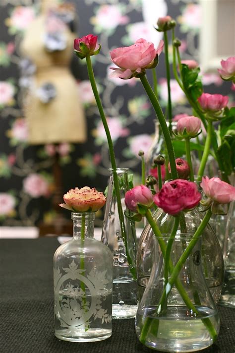 Garden flowers in glass jars at Interiors UK 2012 | Цветочные картины ...