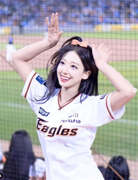 Đeo khẩu trang kín mít vẫn gây sốt diện mạo thật sự của hot girl khiến người xem thêm phần