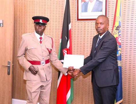 Dci Kenya On Twitter Oversaw The Awarding Of Police Officers Drawn