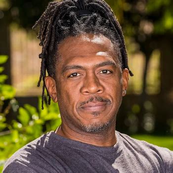 Watch Naughty Ass Queen Tommy King Delivers Her Glorious Backside To Dredd