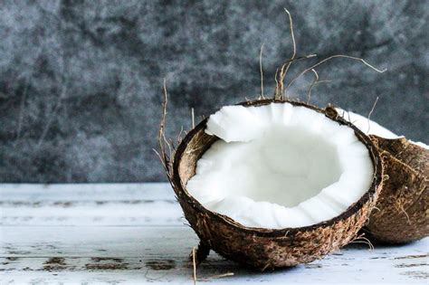 Discover The Benefits of Coconut Candle Wax