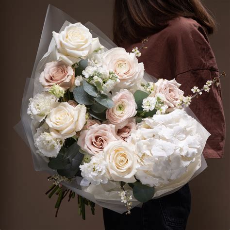 Каталог авторских букетов студии PORTOFLORAL с курьерской доставкой по ...