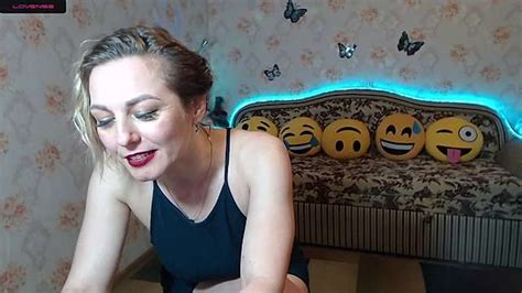 Sonya Naked Stripping On Cam For Live Sex Video Chat Inthecrack