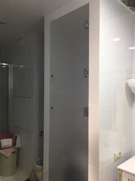 Стеклянные полки на заказ, купить полку из стекла в Москве