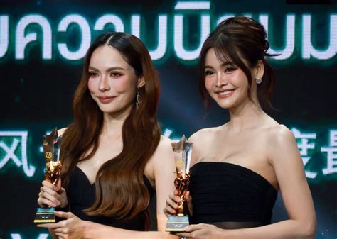girls love actresses honored  thailand person   year awards