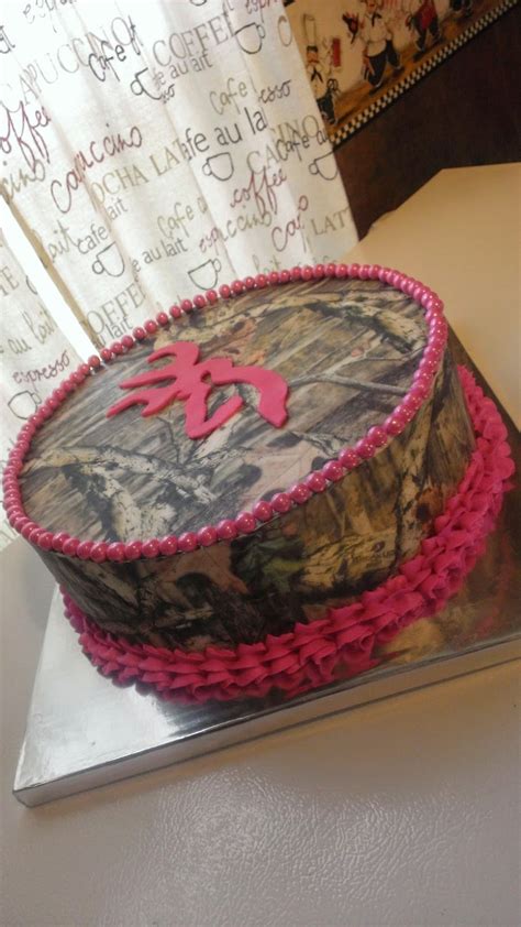 HAPPY CAKES Mossy Oak Camo Cake With Browning Symbol