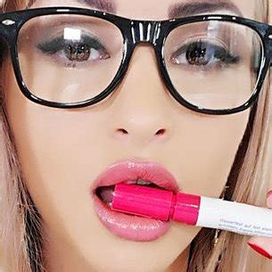Alyssia Kent VR Porn Videos VRPorn