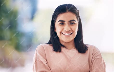 Premium Photo Portrait Of Young Indian Woman Happy With Internship In