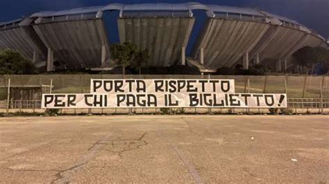 Curva Nord Striscione Contro De Laurentiis Porta Rispetto Per Chi