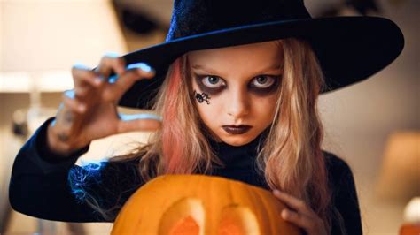 Cómo hacer maquillaje de bruja para niña fácil y rápido para Halloween