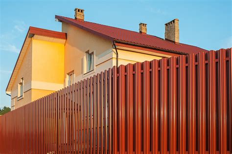 Штакетник металлический для забора — фото еврозаборов из железного ...