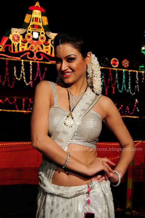 Maryam Zakaria Hot Navel Show In Saree For Item Dance Sexy Stills
