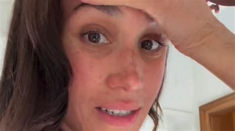 S Pop Legend Rocks String Bikini At The Advertiser