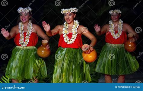 Traditional Native Hawaiian Women