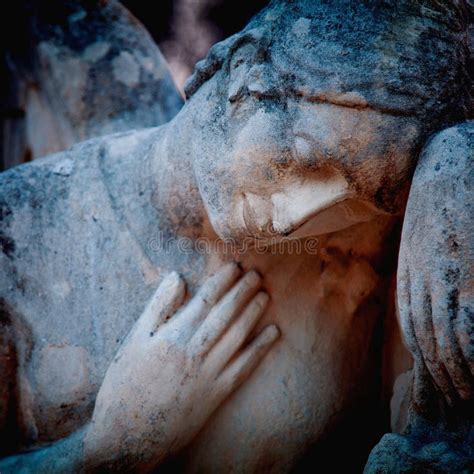 Morte Antica Statua Di Un Triste Angelo Della Morte Simbolo Del