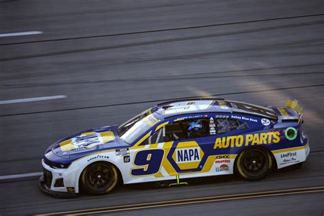 Chase Elliott Wins At Talladega With Last Lap Pass Yahoo Sports