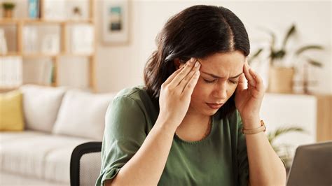 Cluster Headaches Symptoms Causes Treatment And Prevention Healthshots