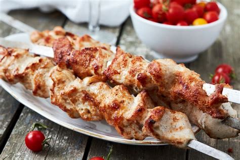 Шашлык из свинины на мангале – простой и вкусный рецепт, как ...