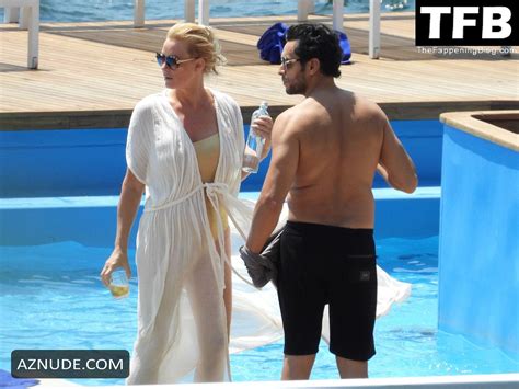 Sandra Lee Sexy Seen Flaunting Her Hot Bikini Body On The Poolside In Cernobbio Aznude