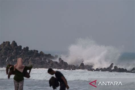 BMKG Waspadai Gelombang Sangat Tinggi Di Laut Selatan Jabar DIY