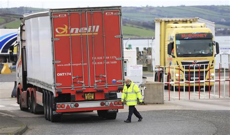 Reporter räddade sex kvinnor fångade i lastbil